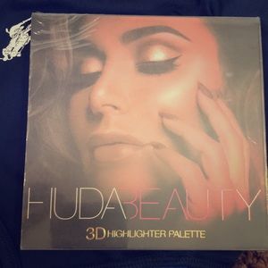 huda beauty 3d highlighter palette